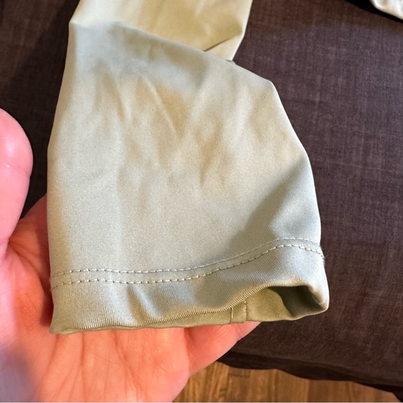 Long Sleeve Open Back Crop Top - Picture 2 of 4